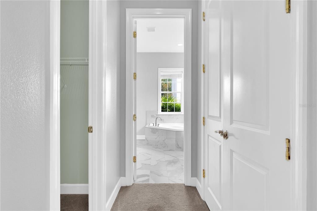 For Sale: $1,510,000 (5 beds, 4 baths, 4102 Square Feet)