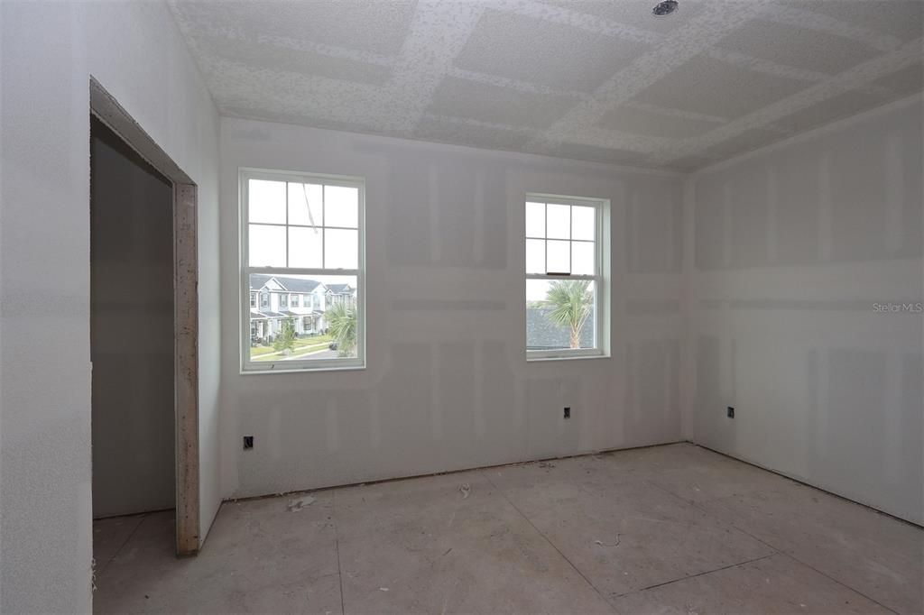 Под контрактом: $514,990 (4 спален, 3 ванн, 2780 Квадратных фут)