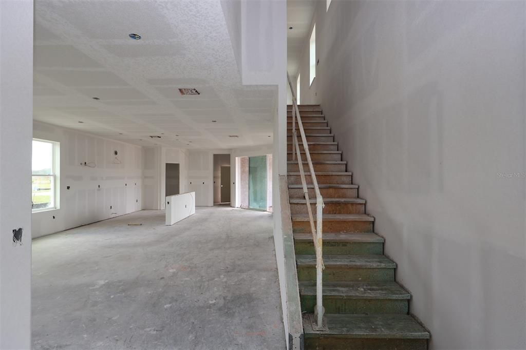 Под контрактом: $514,990 (4 спален, 3 ванн, 2780 Квадратных фут)