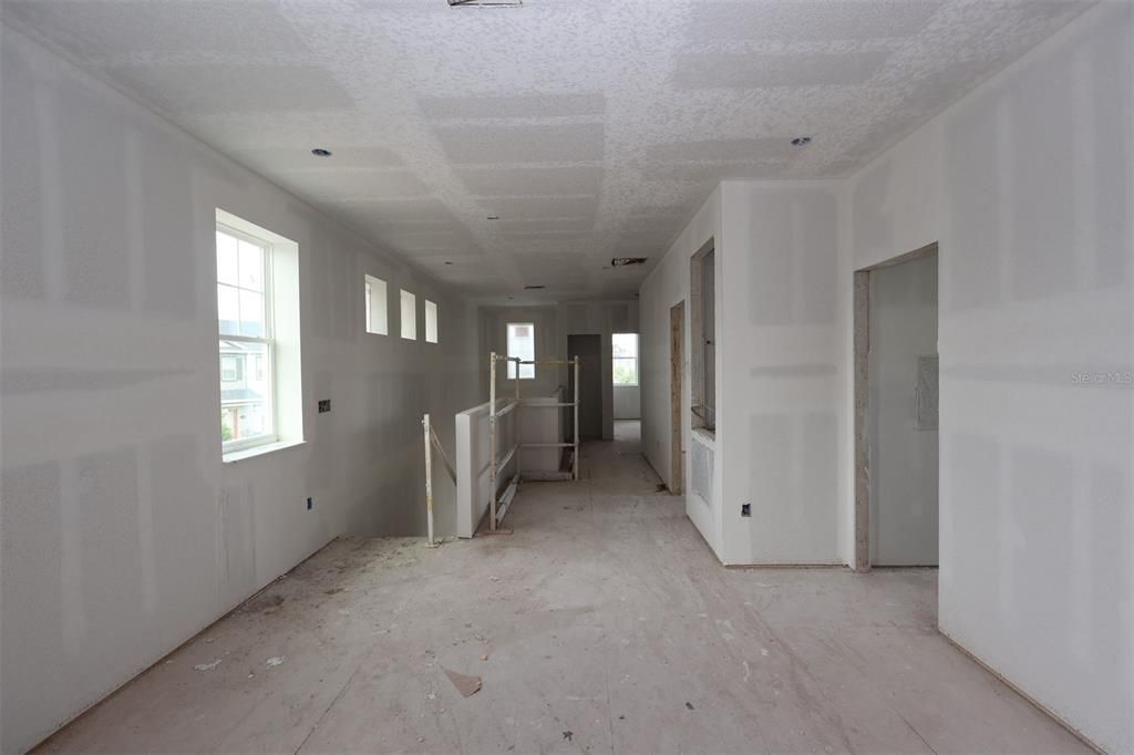 Под контрактом: $514,990 (4 спален, 3 ванн, 2780 Квадратных фут)