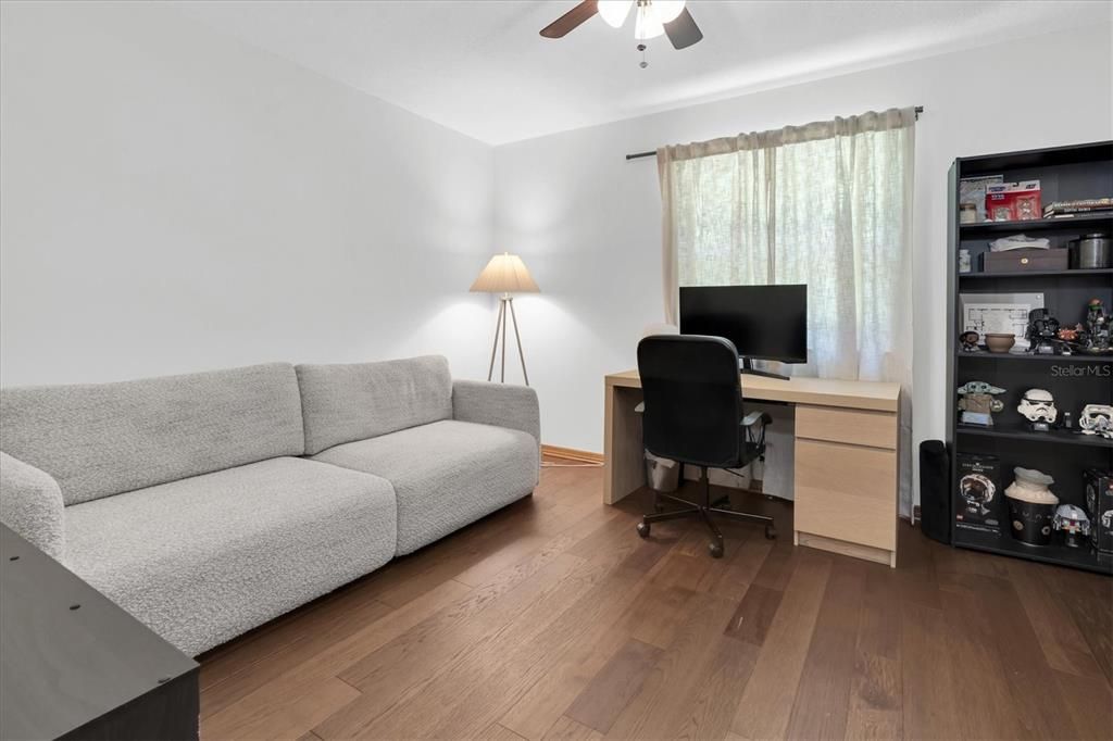 合同活跃: $769,000 (3 贝兹, 2 浴室, 2414 平方英尺)