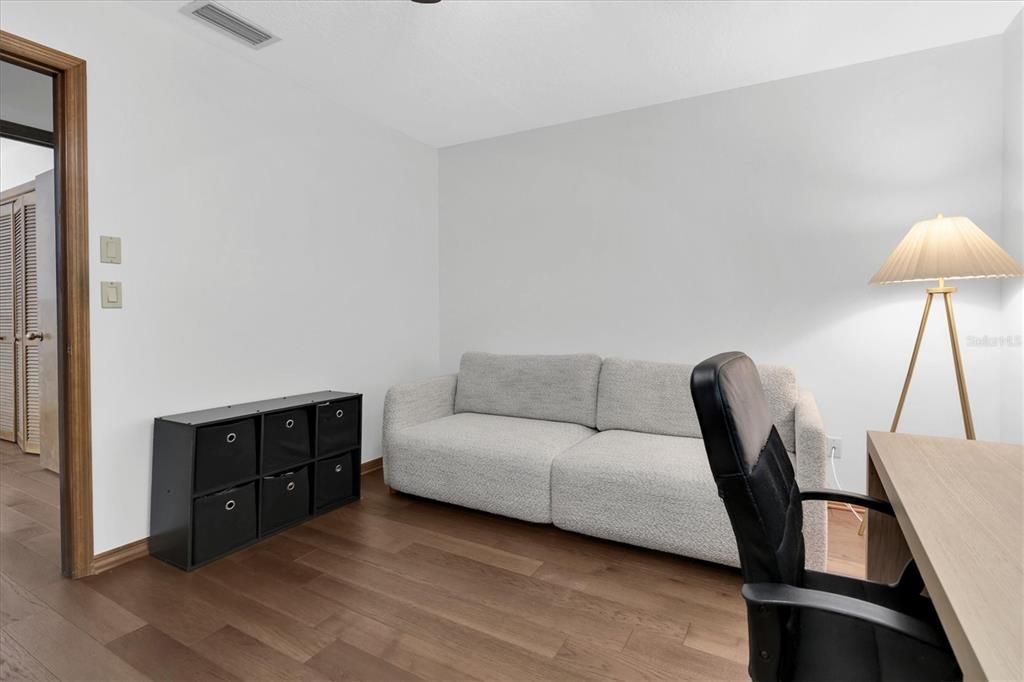 合同活跃: $769,000 (3 贝兹, 2 浴室, 2414 平方英尺)