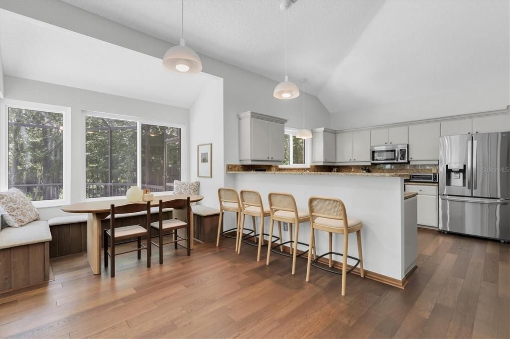 合同活跃: $769,000 (3 贝兹, 2 浴室, 2414 平方英尺)