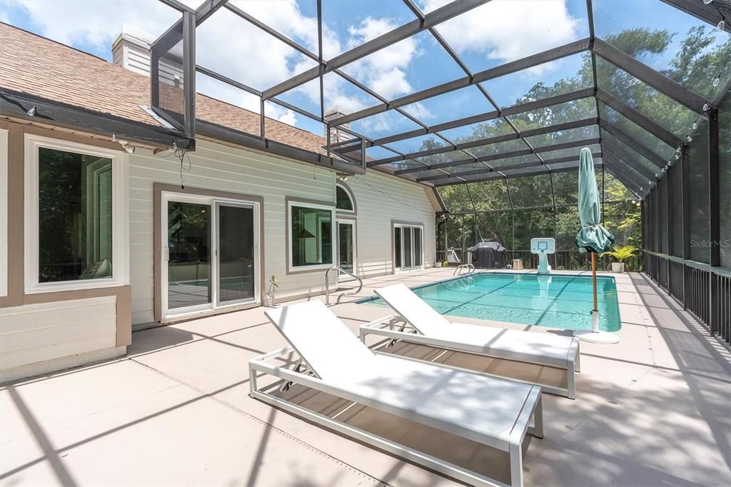 合同活跃: $769,000 (3 贝兹, 2 浴室, 2414 平方英尺)