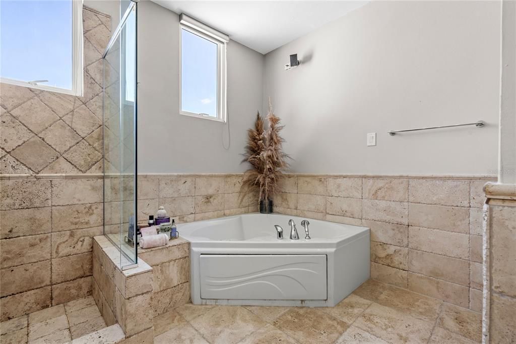 For Sale: $1,395,000 (4 beds, 3 baths, 4426 Square Feet)