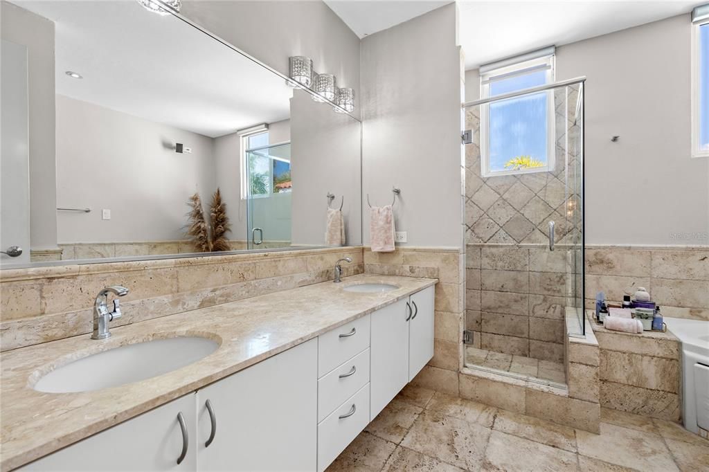 For Sale: $1,395,000 (4 beds, 3 baths, 4426 Square Feet)