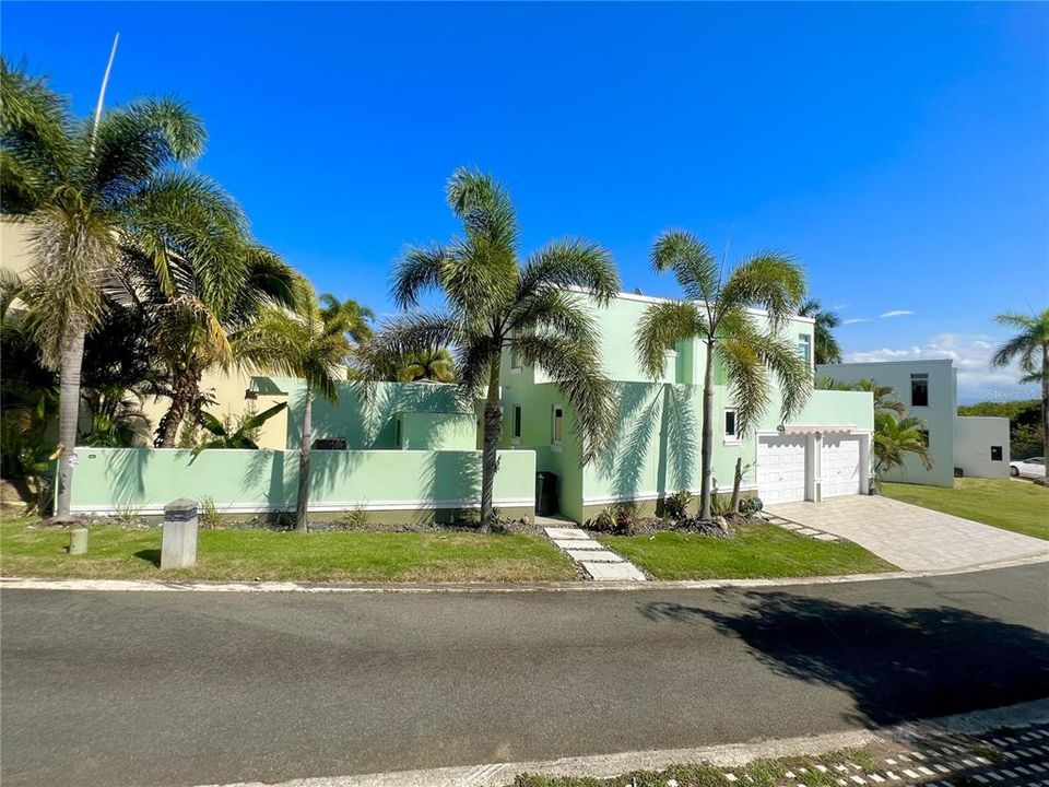 For Sale: $1,395,000 (4 beds, 3 baths, 4426 Square Feet)