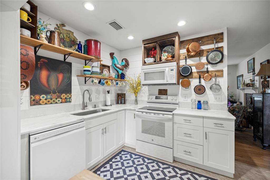 На продажу: $309,000 (2 спален, 1 ванн, 1281 Квадратных фут)