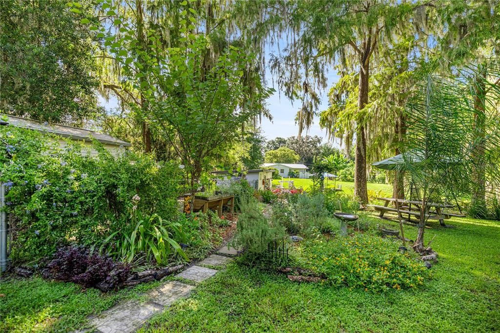 На продажу: $309,000 (2 спален, 1 ванн, 1281 Квадратных фут)