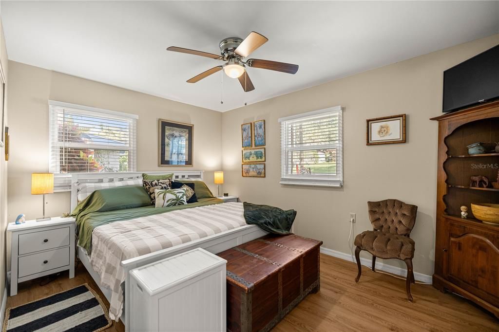 На продажу: $309,000 (2 спален, 1 ванн, 1281 Квадратных фут)