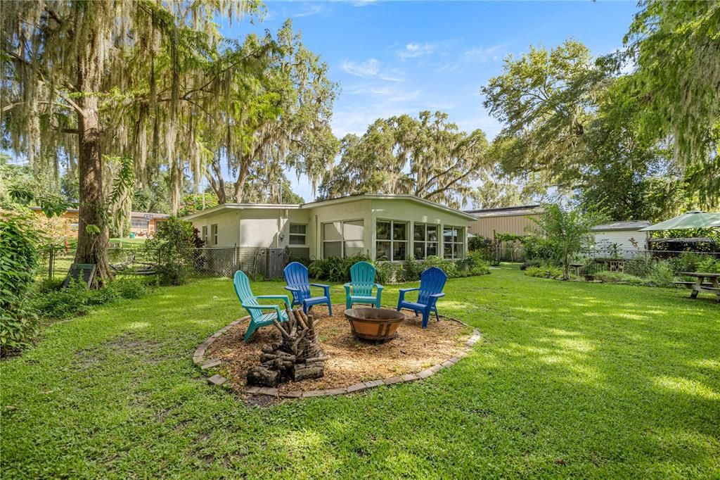 На продажу: $309,000 (2 спален, 1 ванн, 1281 Квадратных фут)