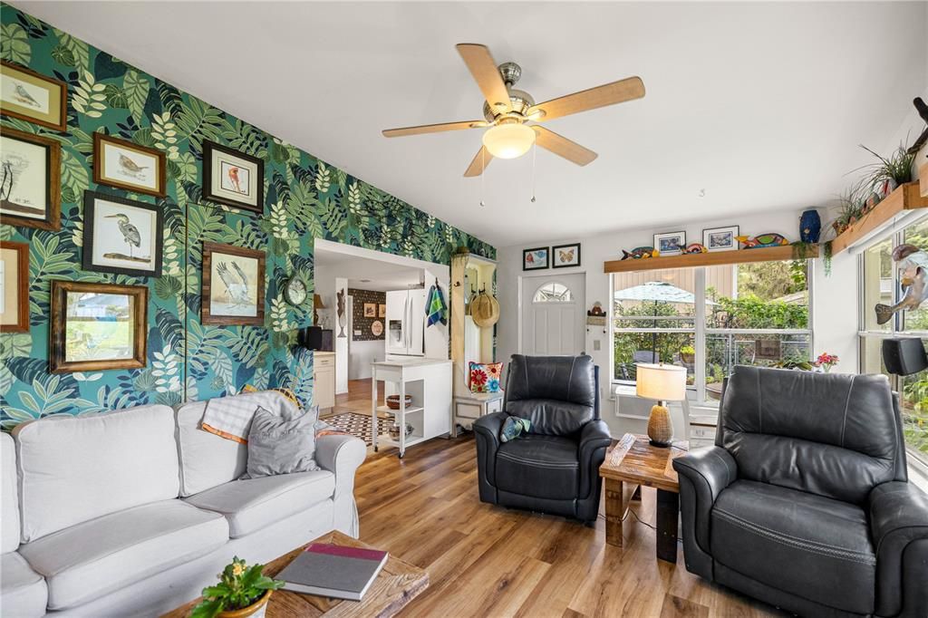 На продажу: $309,000 (2 спален, 1 ванн, 1281 Квадратных фут)