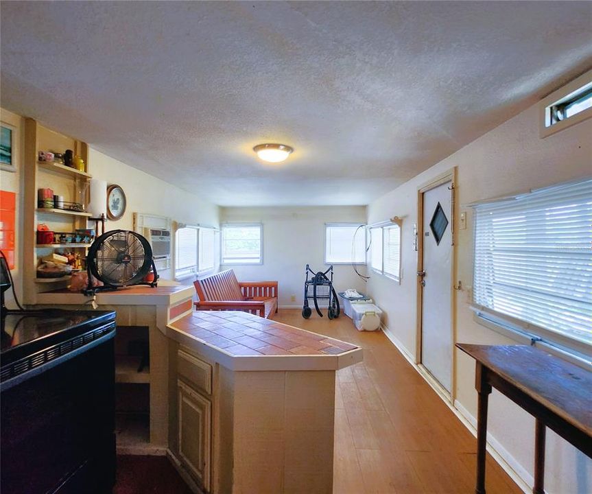 For Sale: $94,950 (1 beds, 1 baths, 410 Square Feet)