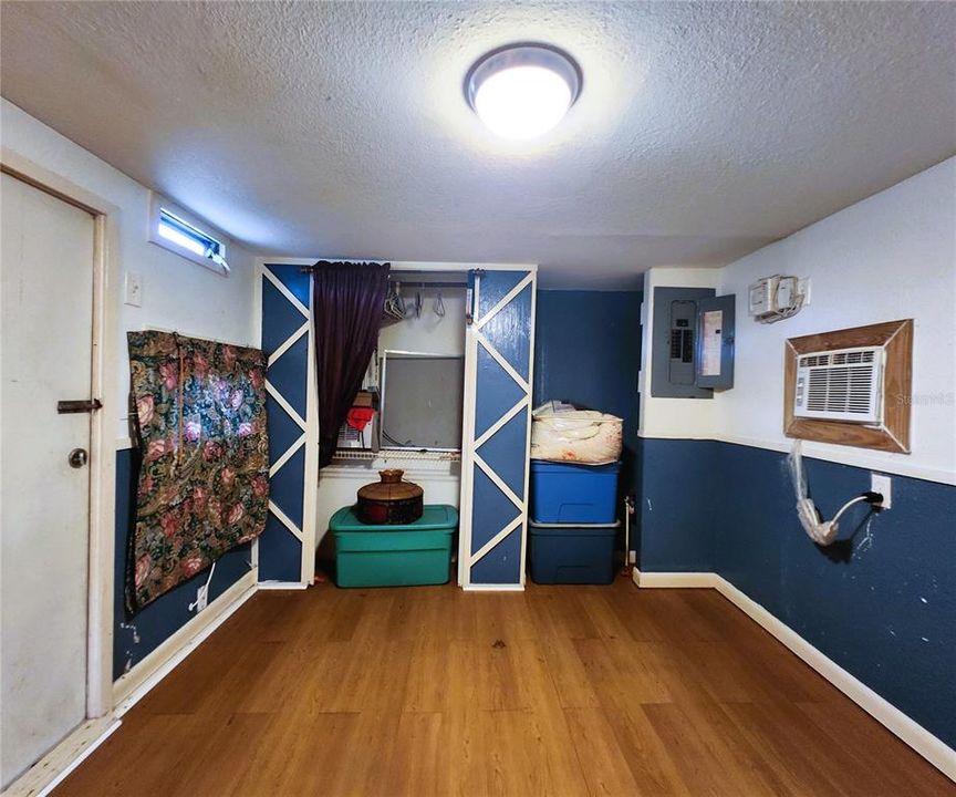 For Sale: $94,950 (1 beds, 1 baths, 410 Square Feet)