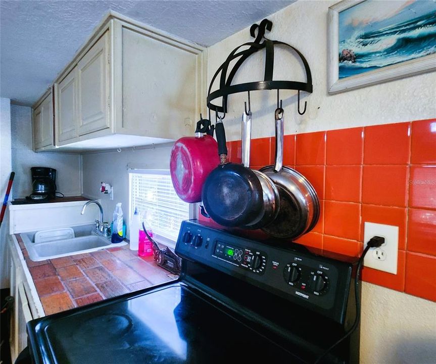 For Sale: $94,950 (1 beds, 1 baths, 410 Square Feet)