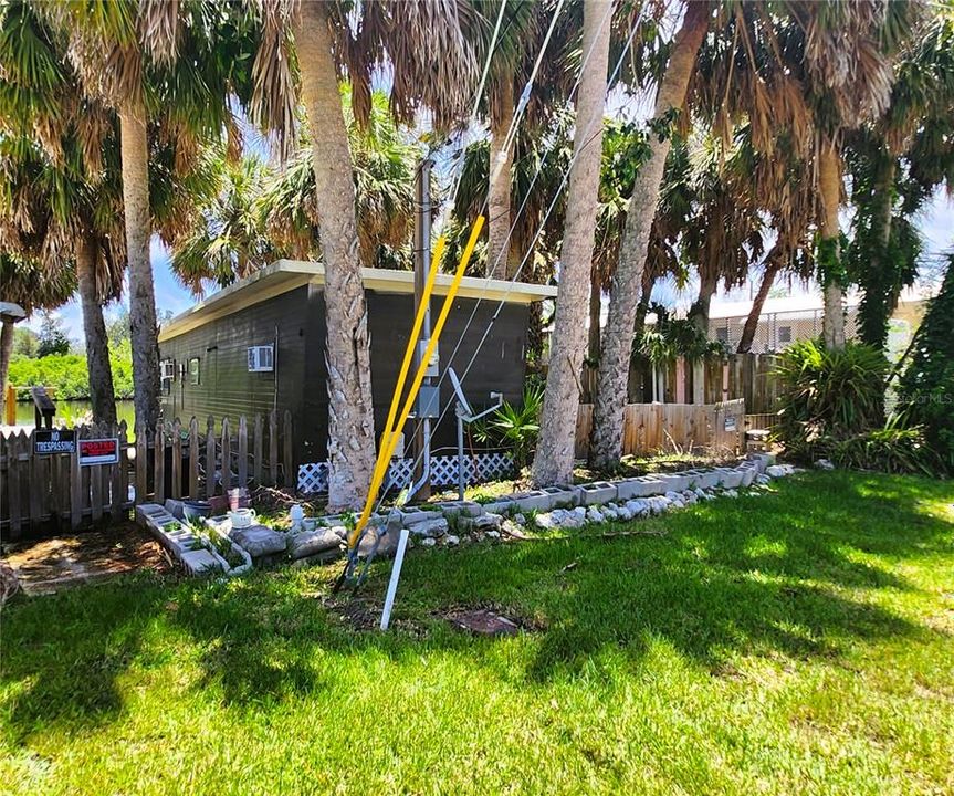 For Sale: $94,950 (1 beds, 1 baths, 410 Square Feet)