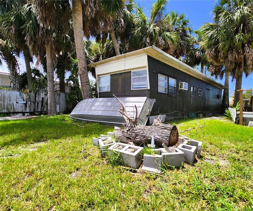 For Sale: $94,950 (1 beds, 1 baths, 410 Square Feet)