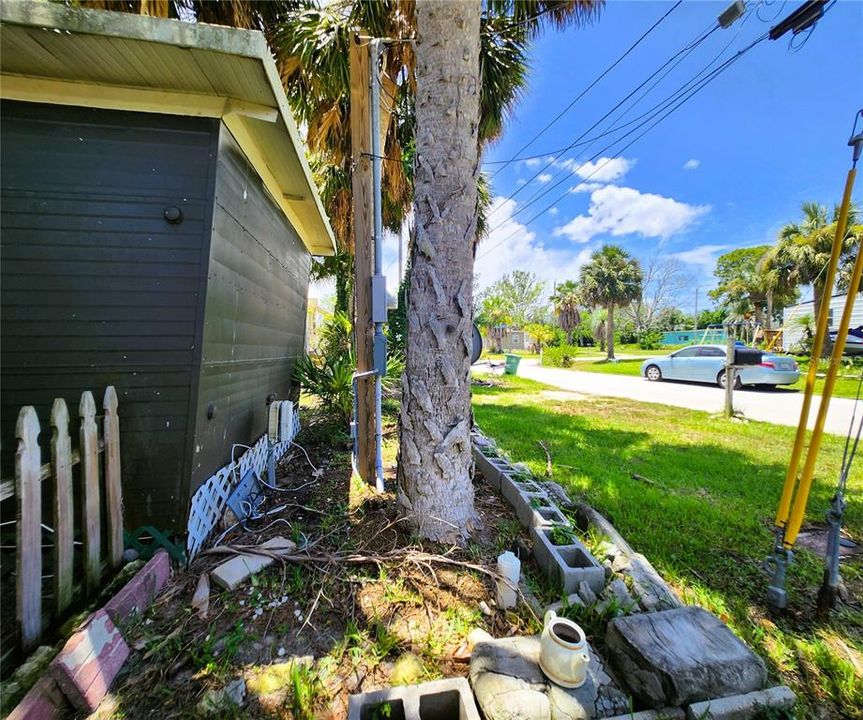 For Sale: $94,950 (1 beds, 1 baths, 410 Square Feet)