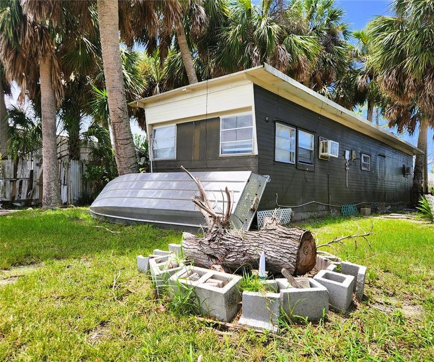 For Sale: $94,950 (1 beds, 1 baths, 410 Square Feet)