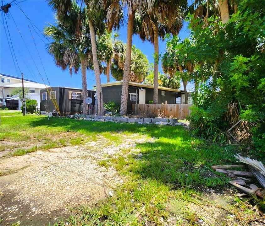 For Sale: $94,950 (1 beds, 1 baths, 410 Square Feet)