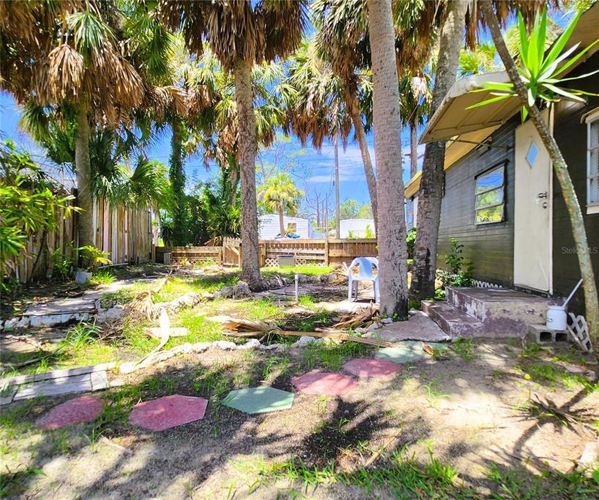 For Sale: $94,950 (1 beds, 1 baths, 410 Square Feet)