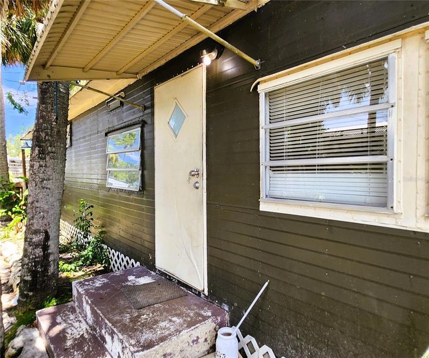 For Sale: $94,950 (1 beds, 1 baths, 410 Square Feet)