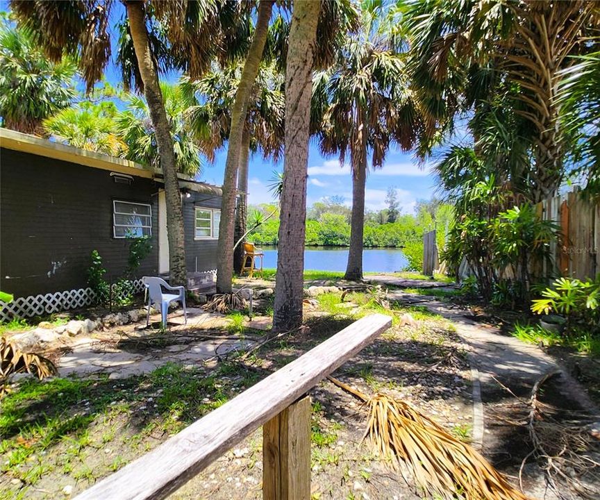 For Sale: $94,950 (1 beds, 1 baths, 410 Square Feet)