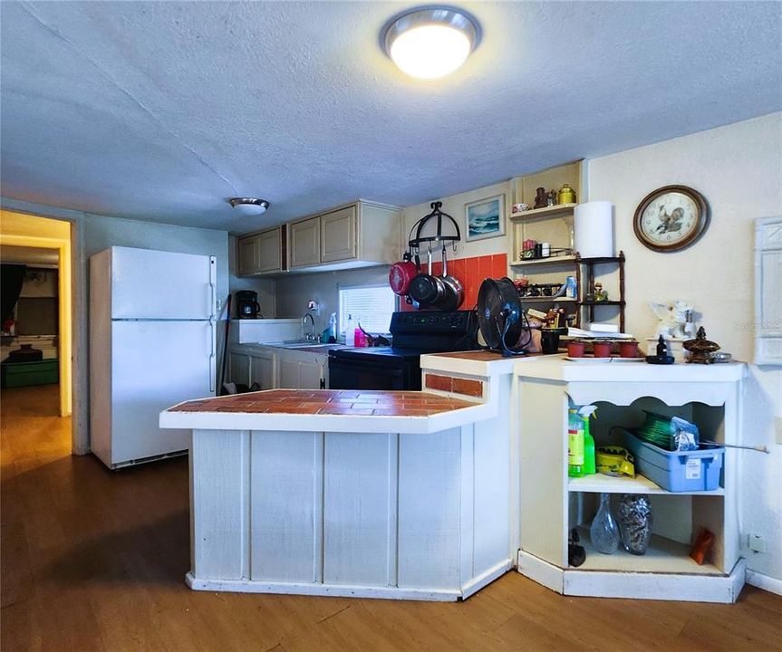 For Sale: $94,950 (1 beds, 1 baths, 410 Square Feet)