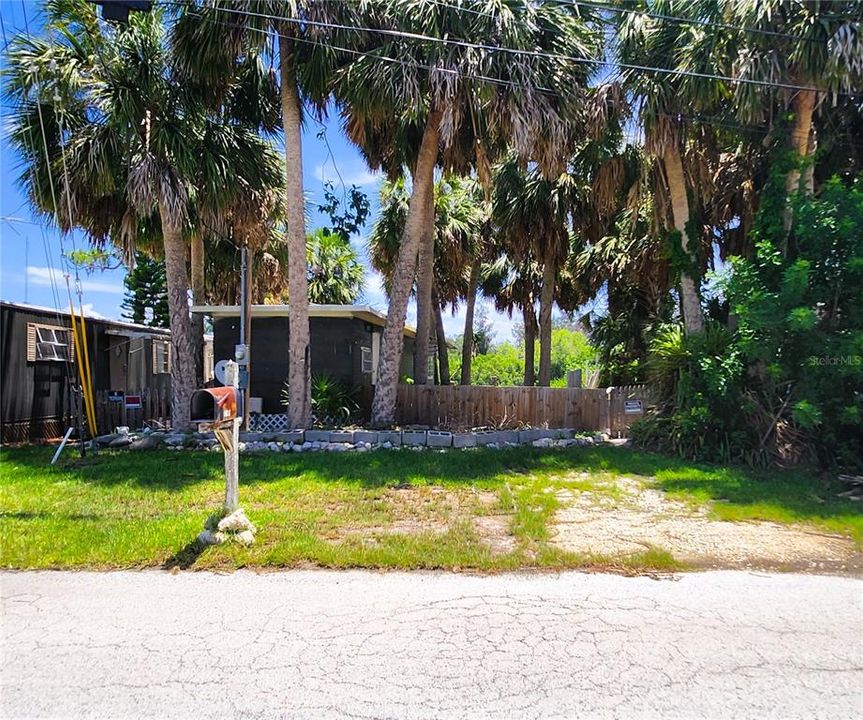 For Sale: $94,950 (1 beds, 1 baths, 410 Square Feet)