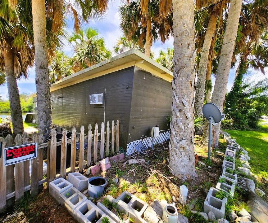 For Sale: $94,950 (1 beds, 1 baths, 410 Square Feet)