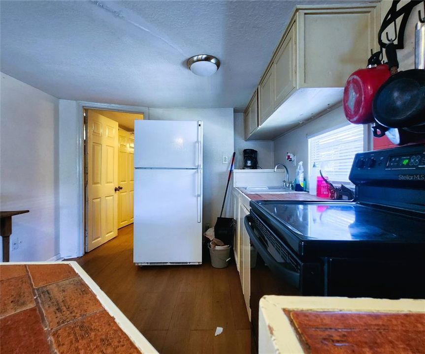 For Sale: $94,950 (1 beds, 1 baths, 410 Square Feet)
