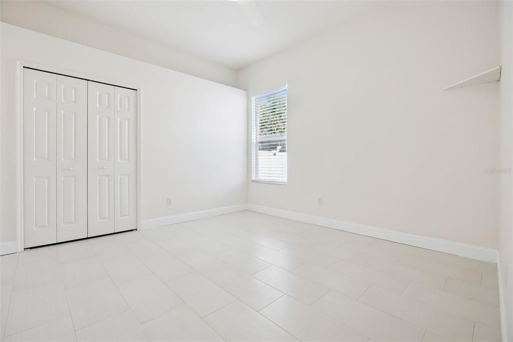 合同活跃: $599,500 (5 贝兹, 3 浴室, 2584 平方英尺)