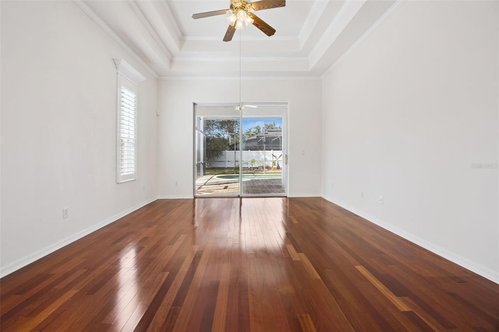 合同活跃: $599,500 (5 贝兹, 3 浴室, 2584 平方英尺)