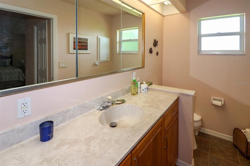 Под контрактом: $399,999 (3 спален, 2 ванн, 1491 Квадратных фут)