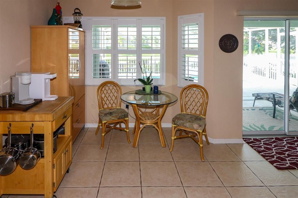 Под контрактом: $399,999 (3 спален, 2 ванн, 1491 Квадратных фут)