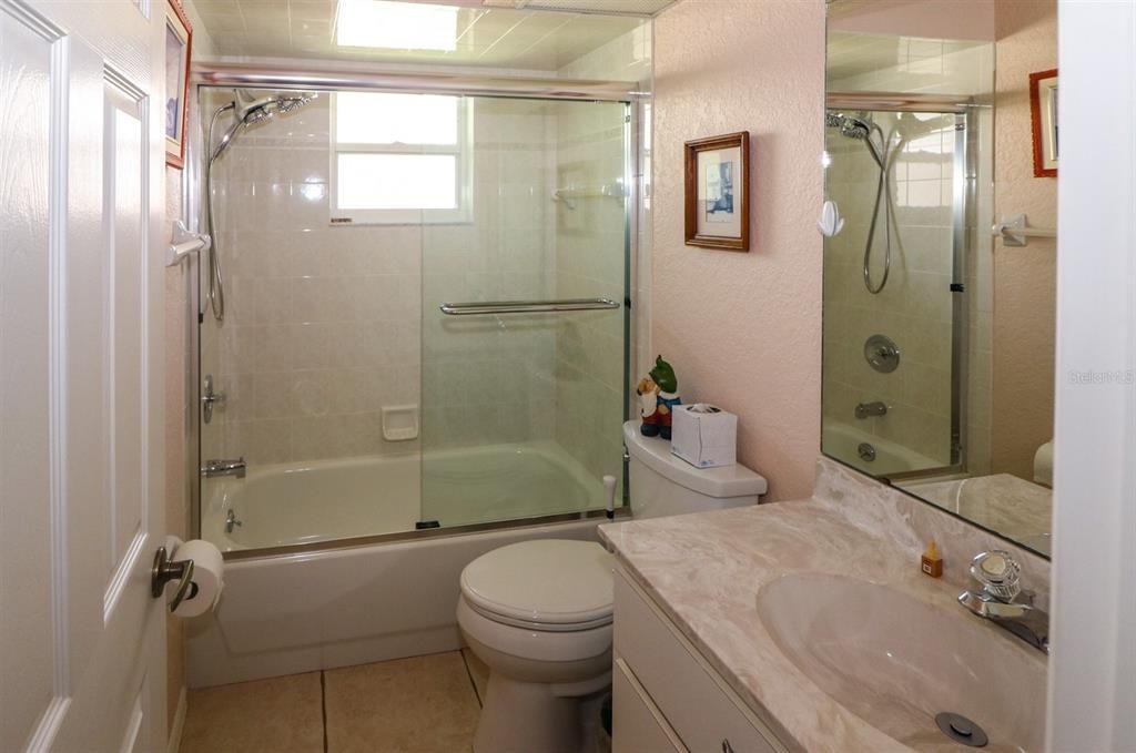 Под контрактом: $399,999 (3 спален, 2 ванн, 1491 Квадратных фут)