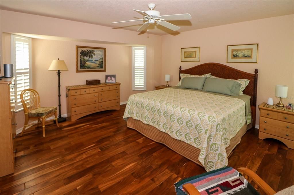 Под контрактом: $399,999 (3 спален, 2 ванн, 1491 Квадратных фут)