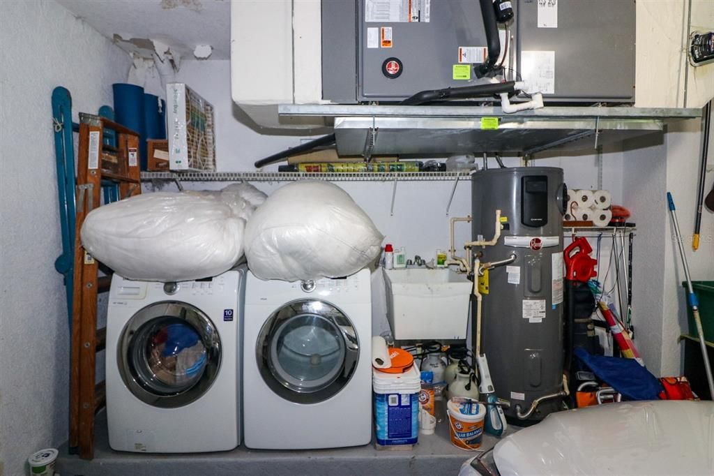 Под контрактом: $399,999 (3 спален, 2 ванн, 1491 Квадратных фут)