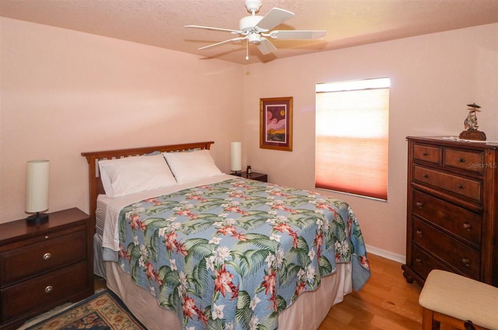 Под контрактом: $399,999 (3 спален, 2 ванн, 1491 Квадратных фут)