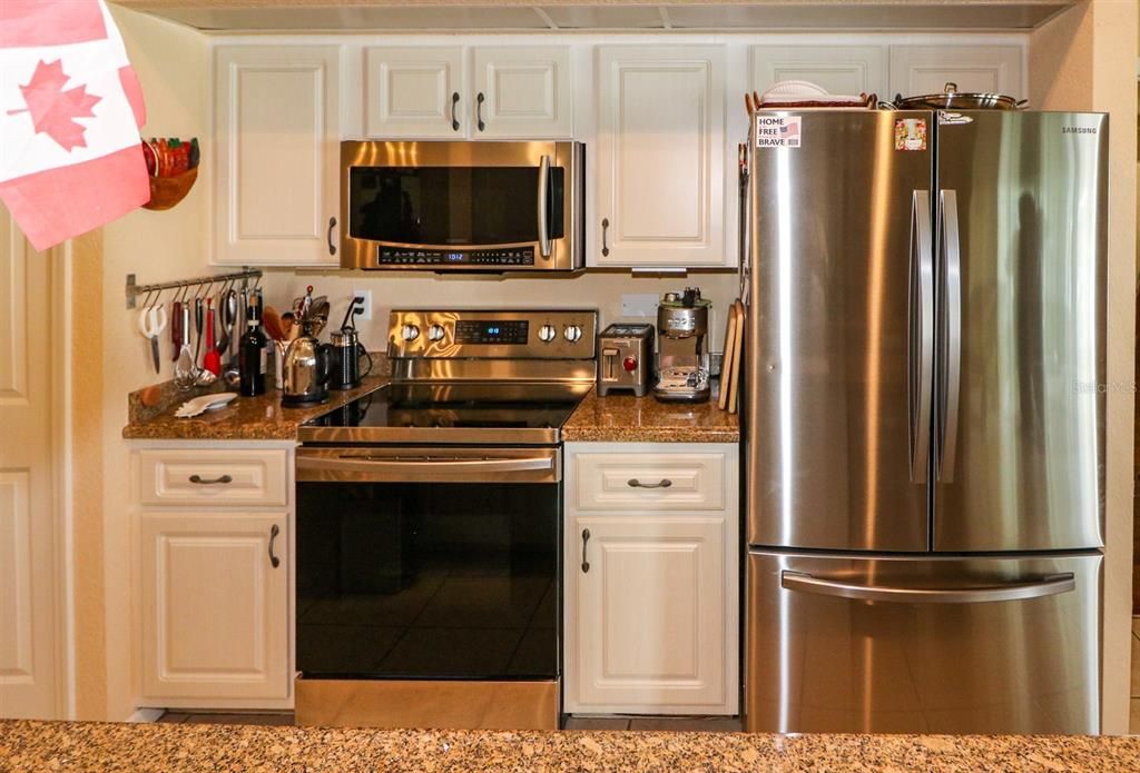 Под контрактом: $399,999 (3 спален, 2 ванн, 1491 Квадратных фут)