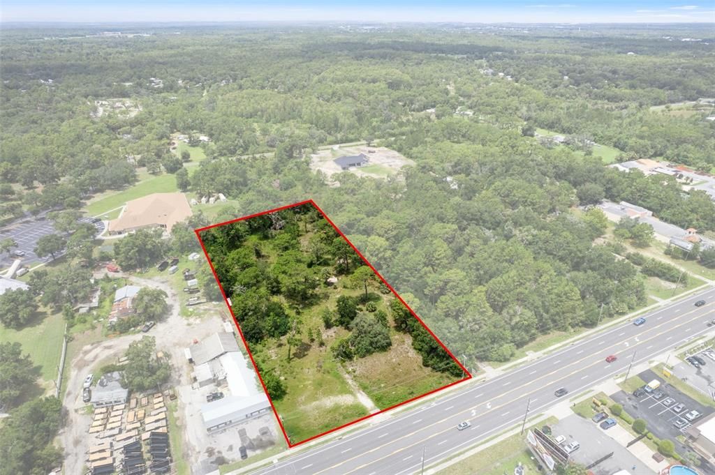 На продажу: $399,900 (2.42 acres)