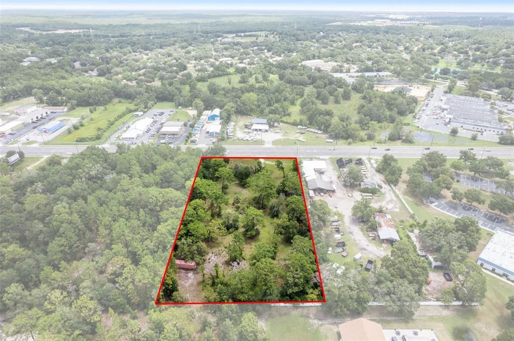 На продажу: $399,900 (2.42 acres)