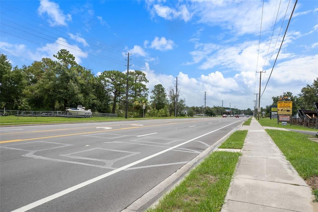 На продажу: $399,900 (2.42 acres)