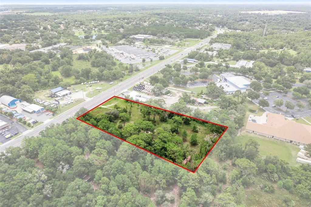 На продажу: $399,900 (2.42 acres)