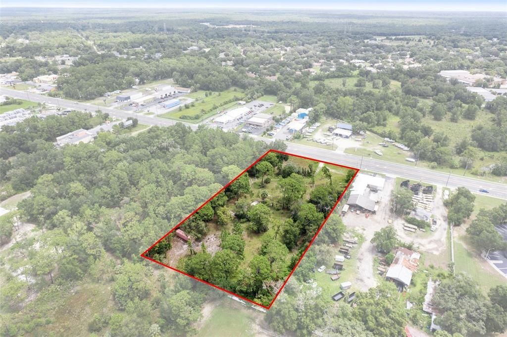 На продажу: $399,900 (2.42 acres)