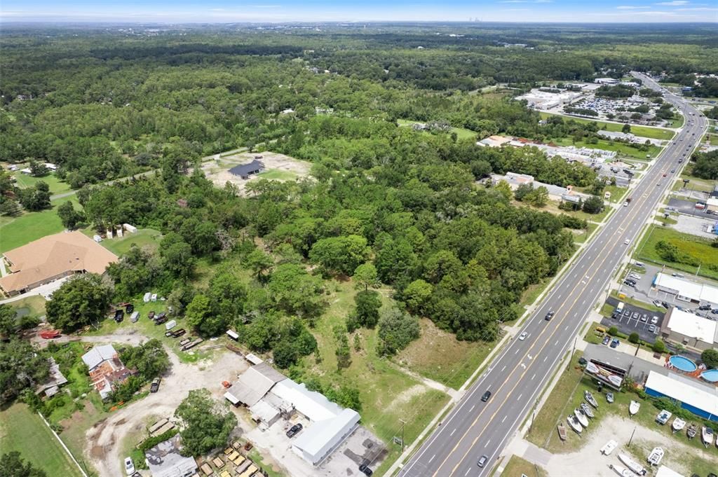 На продажу: $399,900 (2.42 acres)