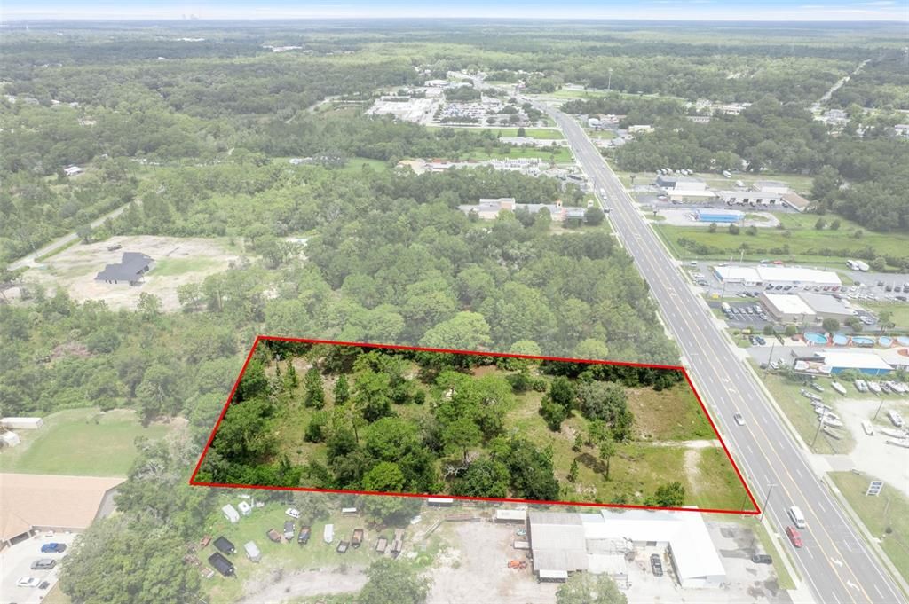 На продажу: $399,900 (2.42 acres)