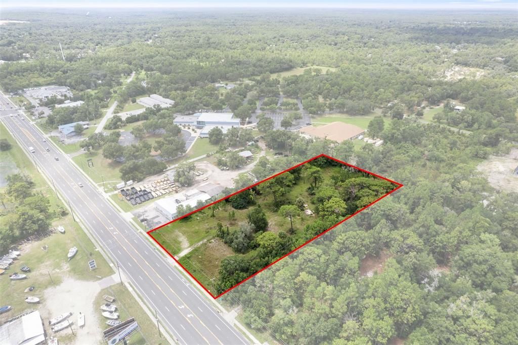 На продажу: $399,900 (2.42 acres)