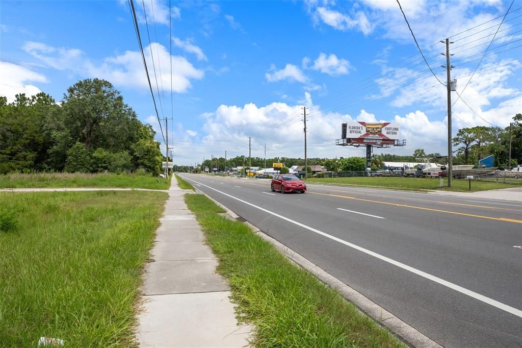 На продажу: $399,900 (2.42 acres)