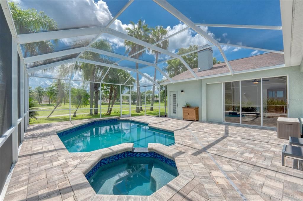 Activo con contrato: $679,000 (4 camas, 3 baños, 2202 Pies cuadrados)